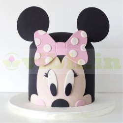 Minnie Mouse Fondant Cake	